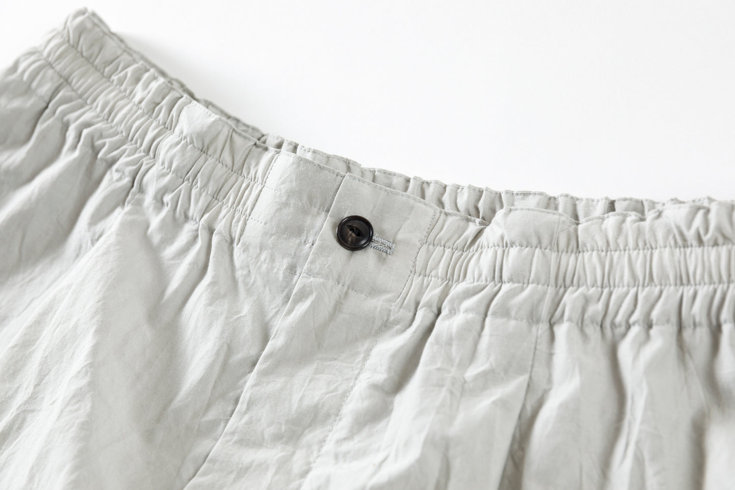 Nikki ESSENTIAL PIECE / Cotton Silk Faille Easy Shorts  - Light Grey