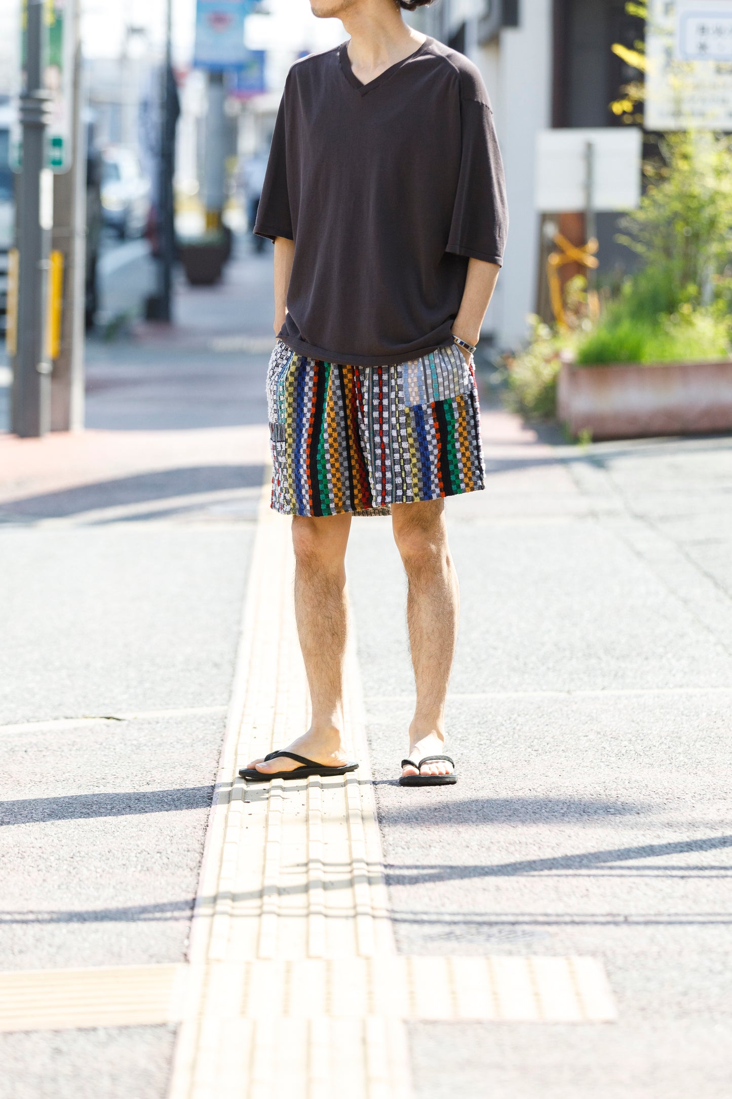 Nikki ESSENTIAL PIECE / Hight Twist V-neck Foot Ball Tee - Brown