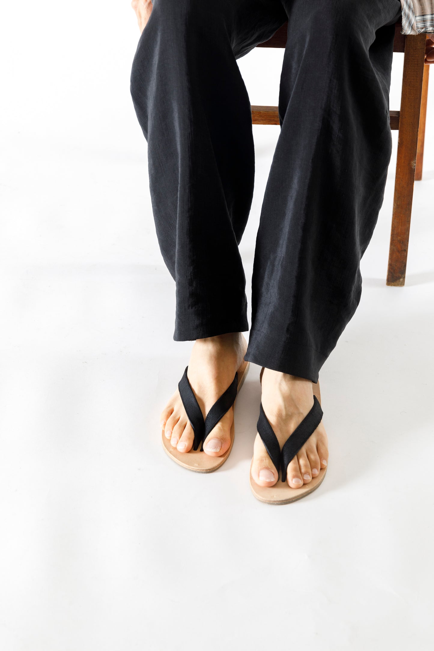 PETROSOLAUM / B-SANDALS(Horse reverse) - Black