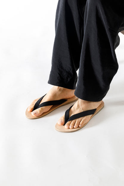 PETROSOLAUM / B-SANDALS(Horse reverse) - Black