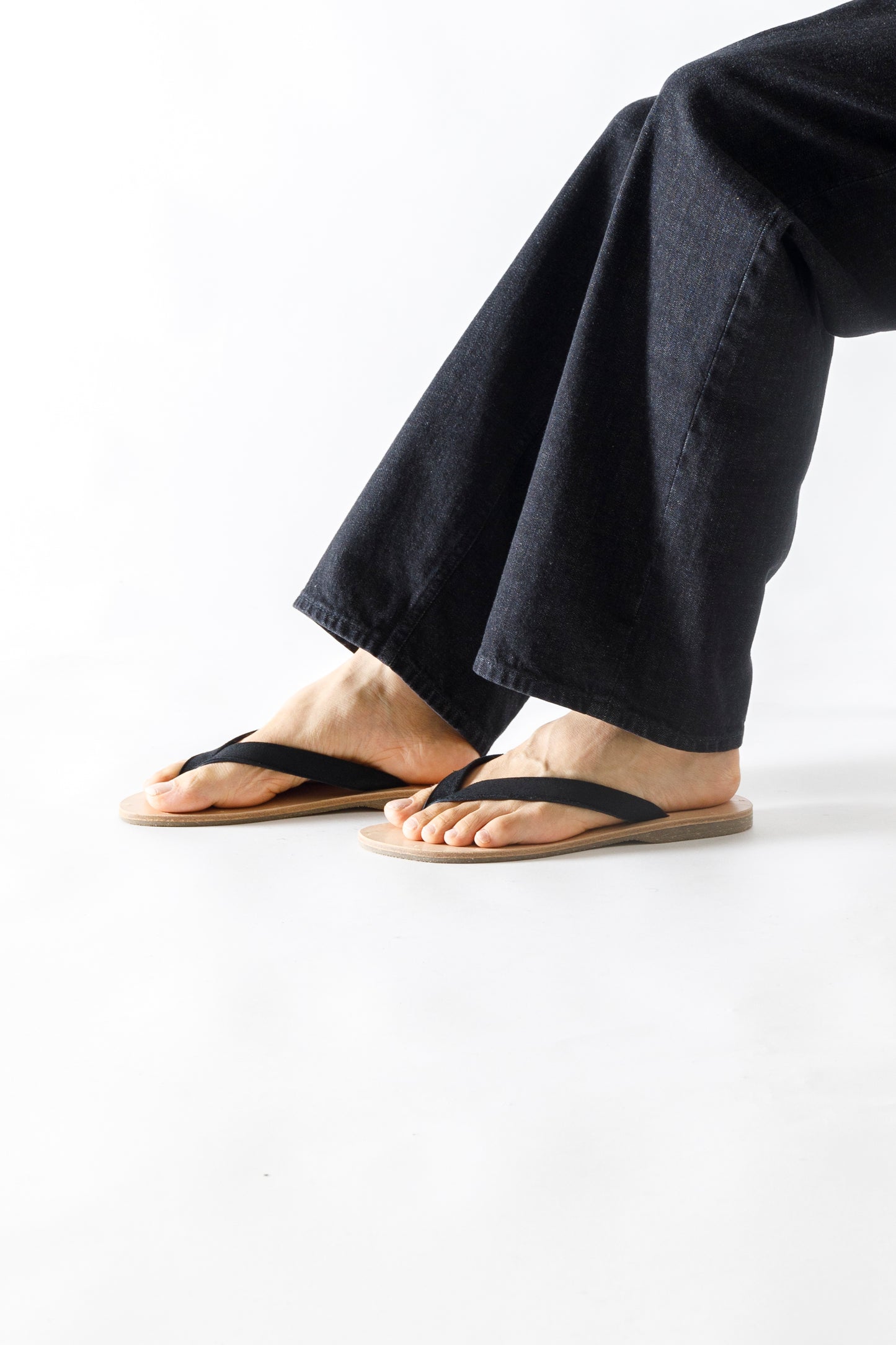 PETROSOLAUM / B-SANDALS(Horse reverse) - Black