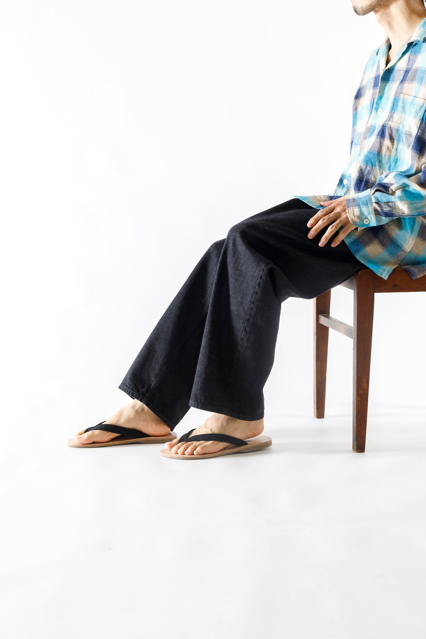 PETROSOLAUM / B-SANDALS(Horse reverse) - Black