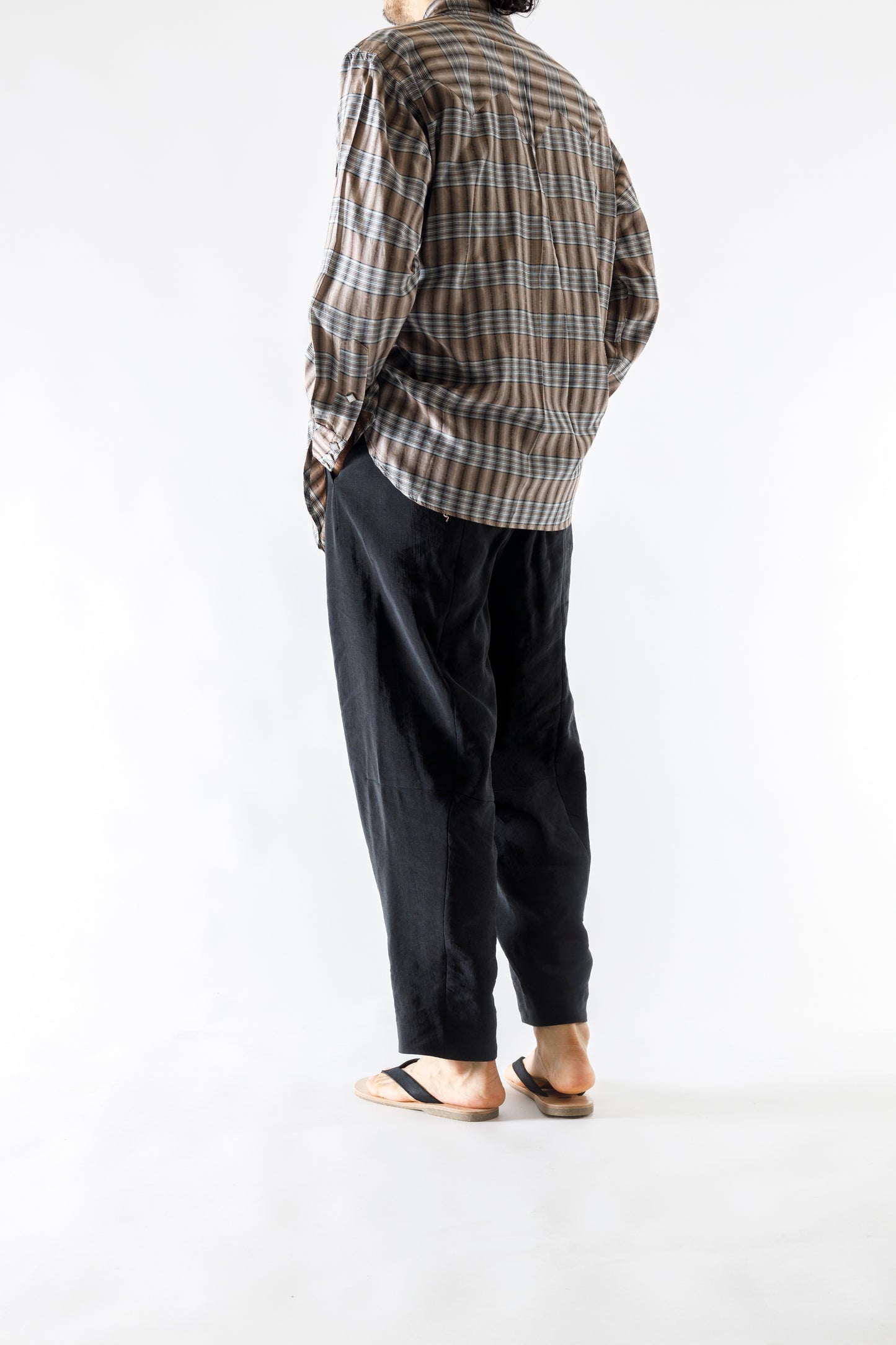 PETROSOLAUM / B-SANDALS(Horse reverse) - Black