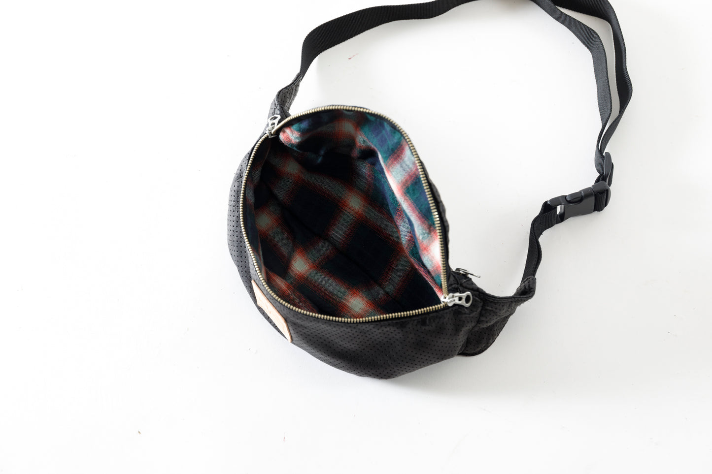 Willow Pants / P-015 Waist Pouch - Cowhide Punching Leather