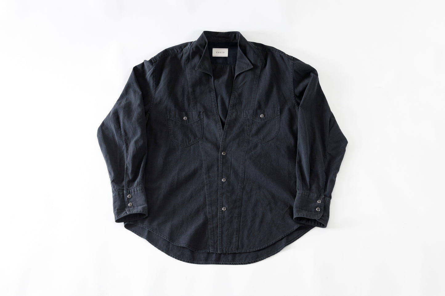 SARTO / LIGHT SELVAGE DENIM WING COLLAR SHIRT - WASHED BLACK