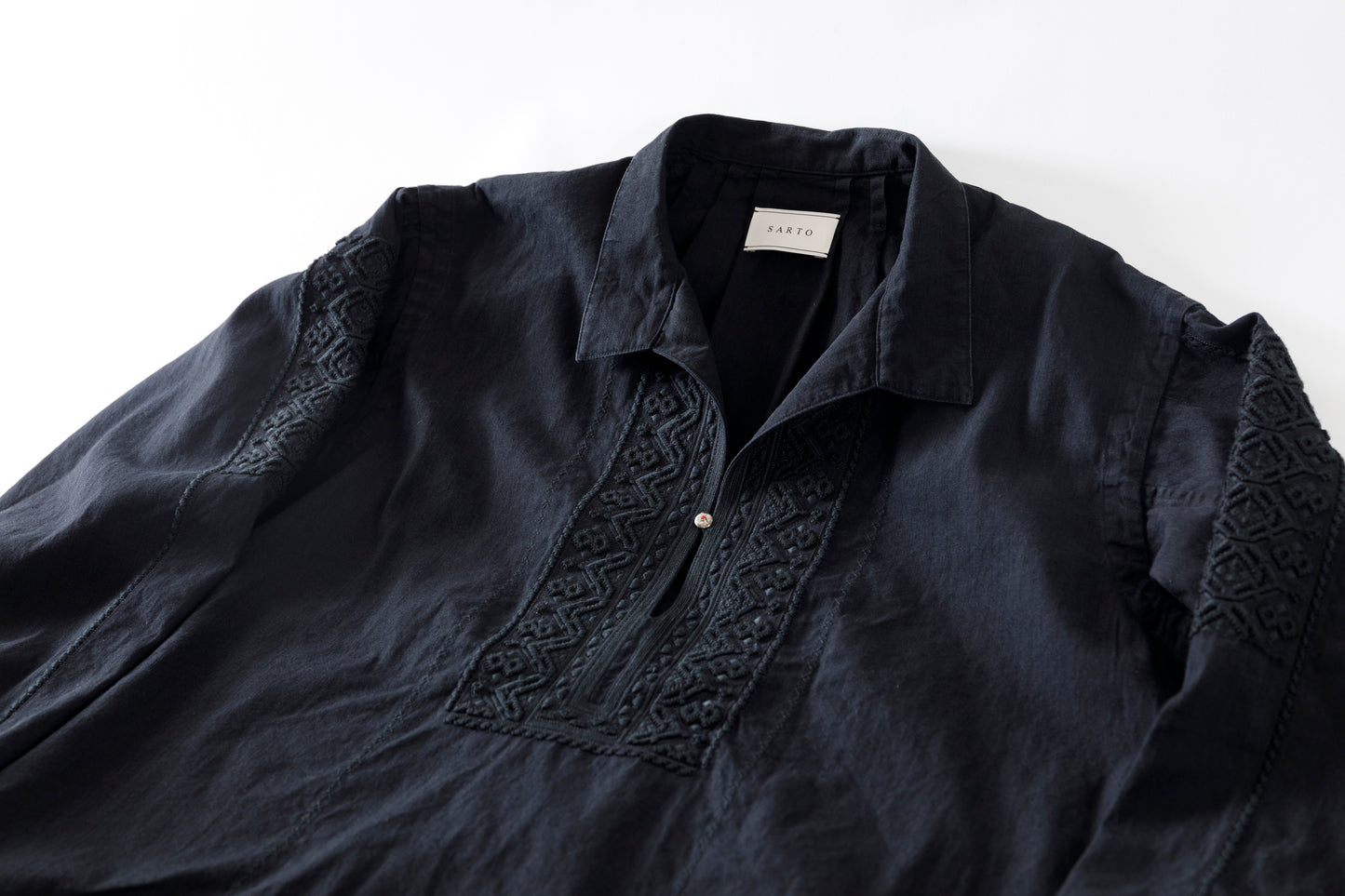 SARTO / COTTON CHANMBRAY EMBROIGERY SHIRT - BLACK