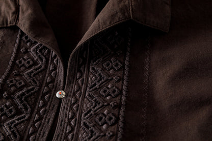 SARTO / COTTON CHANMBRAY EMBROIGERY SHIRT - DARK BROWN