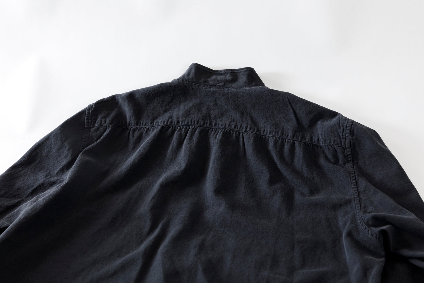 SARTO / LIGHT SELVAGE DENIM WING COLLAR SHIRT - WASHED BLACK