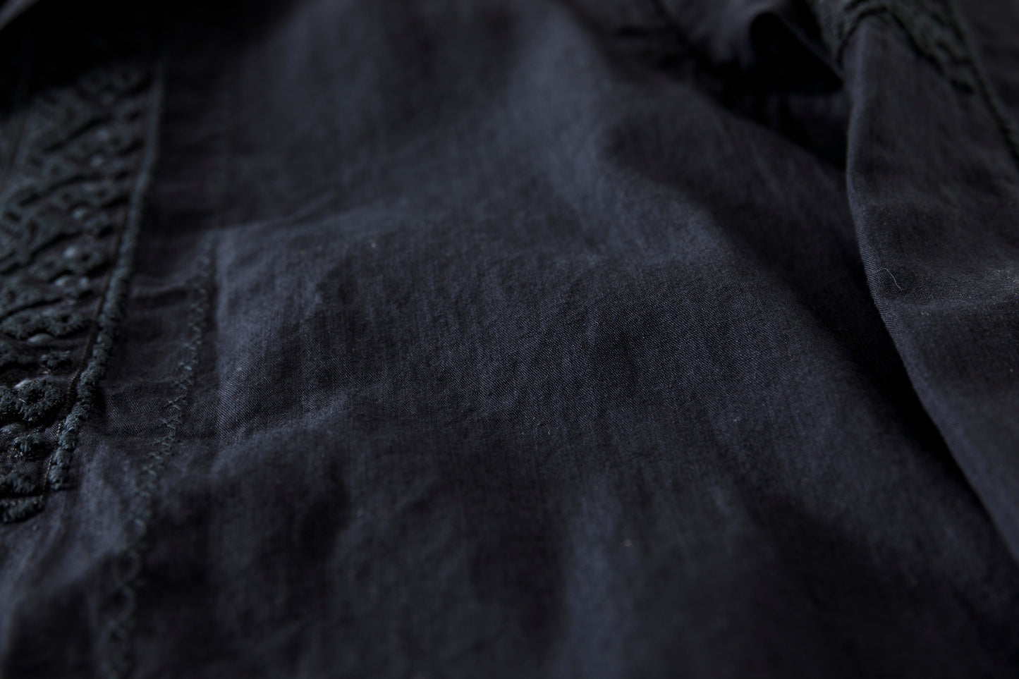 SARTO / COTTON CHANMBRAY EMBROIGERY SHIRT - BLACK