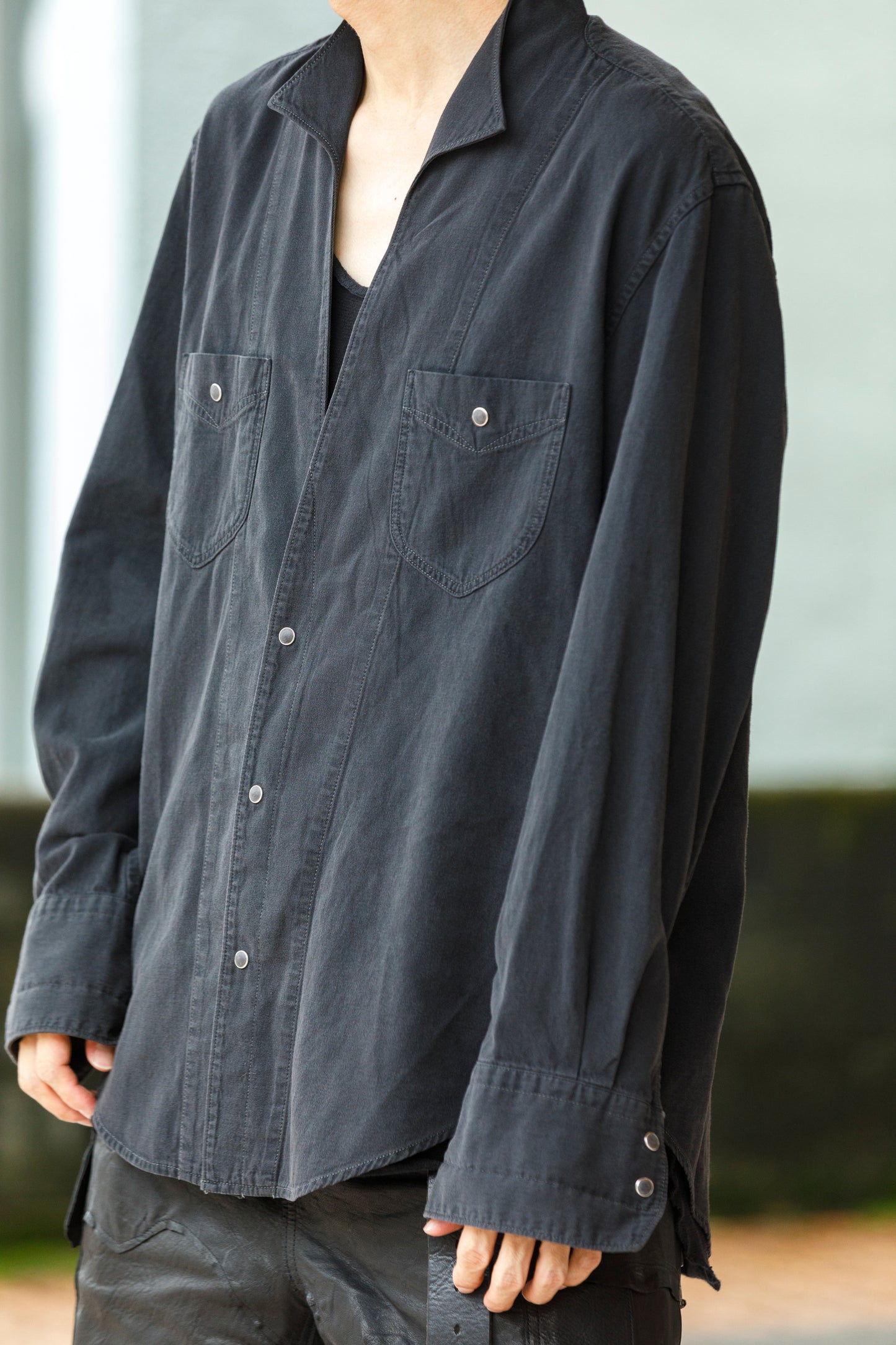SARTO / LIGHT SELVAGE DENIM WING COLLAR SHIRT - WASHED BLACK