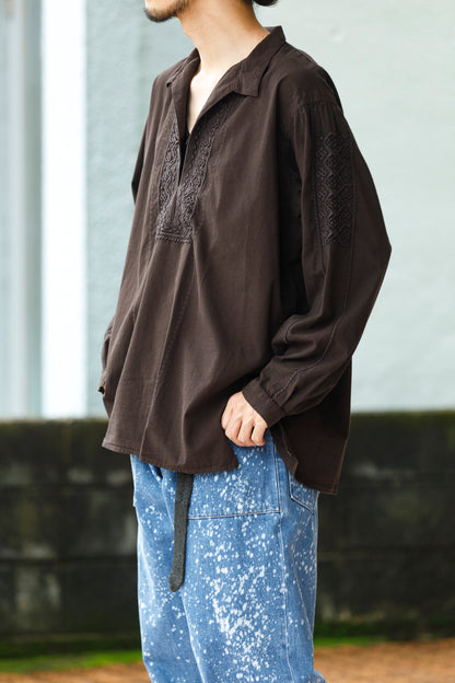 SARTO / COTTON CHANMBRAY EMBROIGERY SHIRT - DARK BROWN