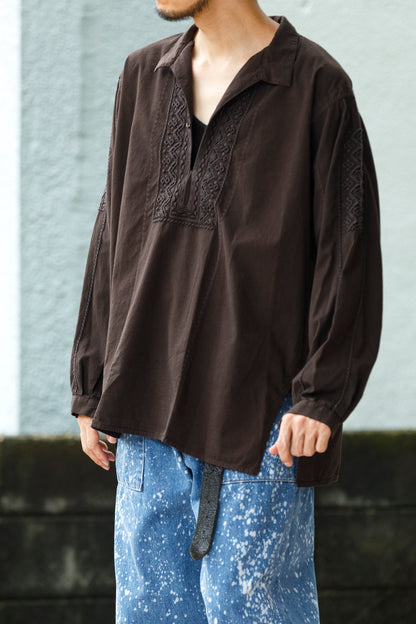 SARTO / COTTON CHANMBRAY EMBROIGERY SHIRT - DARK BROWN