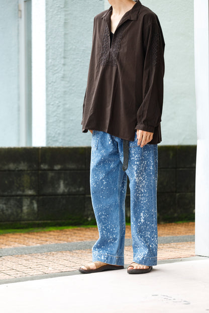 SARTO / COTTON CHANMBRAY EMBROIGERY SHIRT - DARK BROWN
