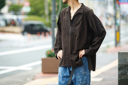 SARTO / COTTON CHANMBRAY EMBROIGERY SHIRT - DARK BROWN