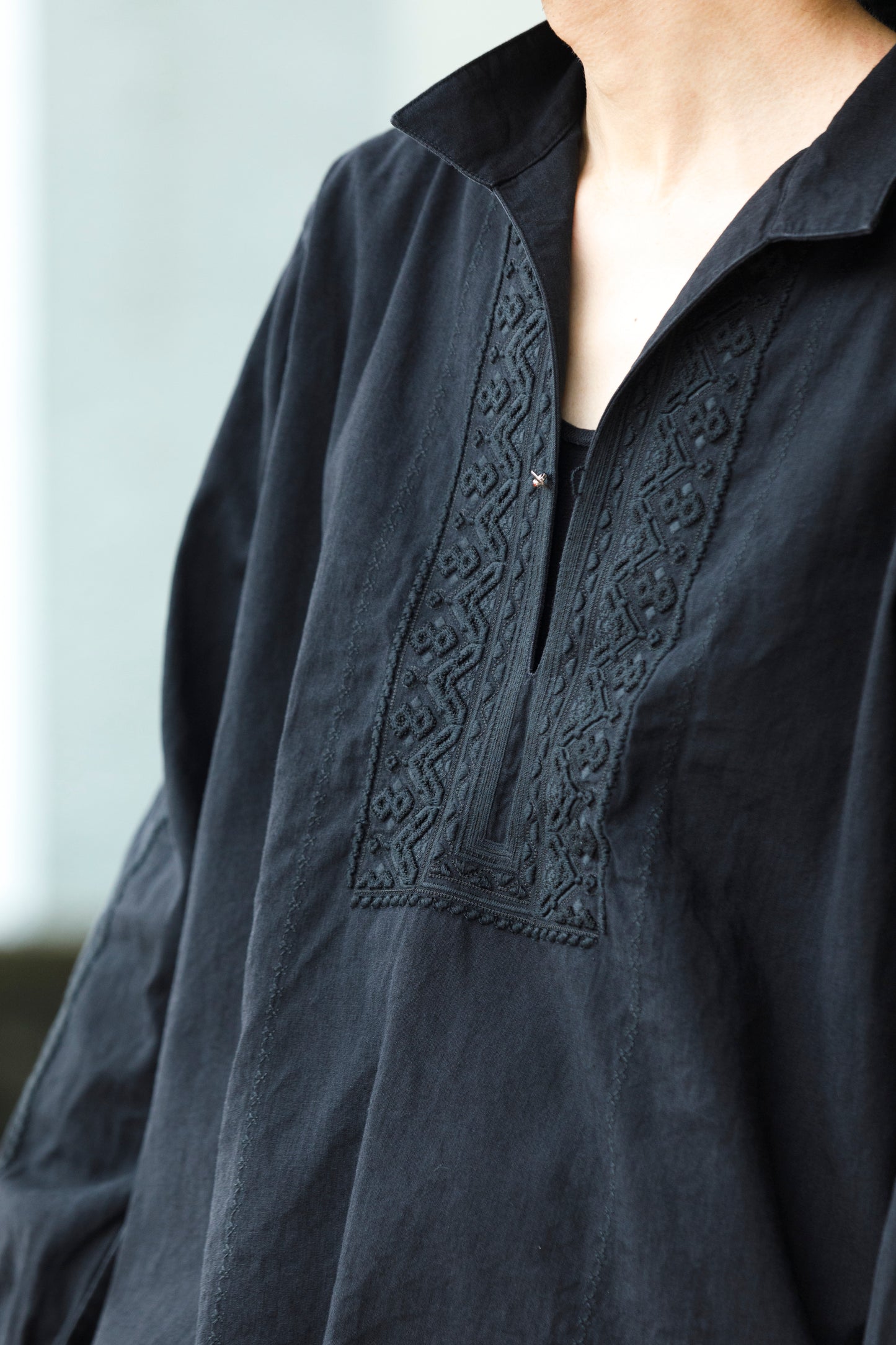 SARTO / COTTON CHANMBRAY EMBROIGERY SHIRT - BLACK
