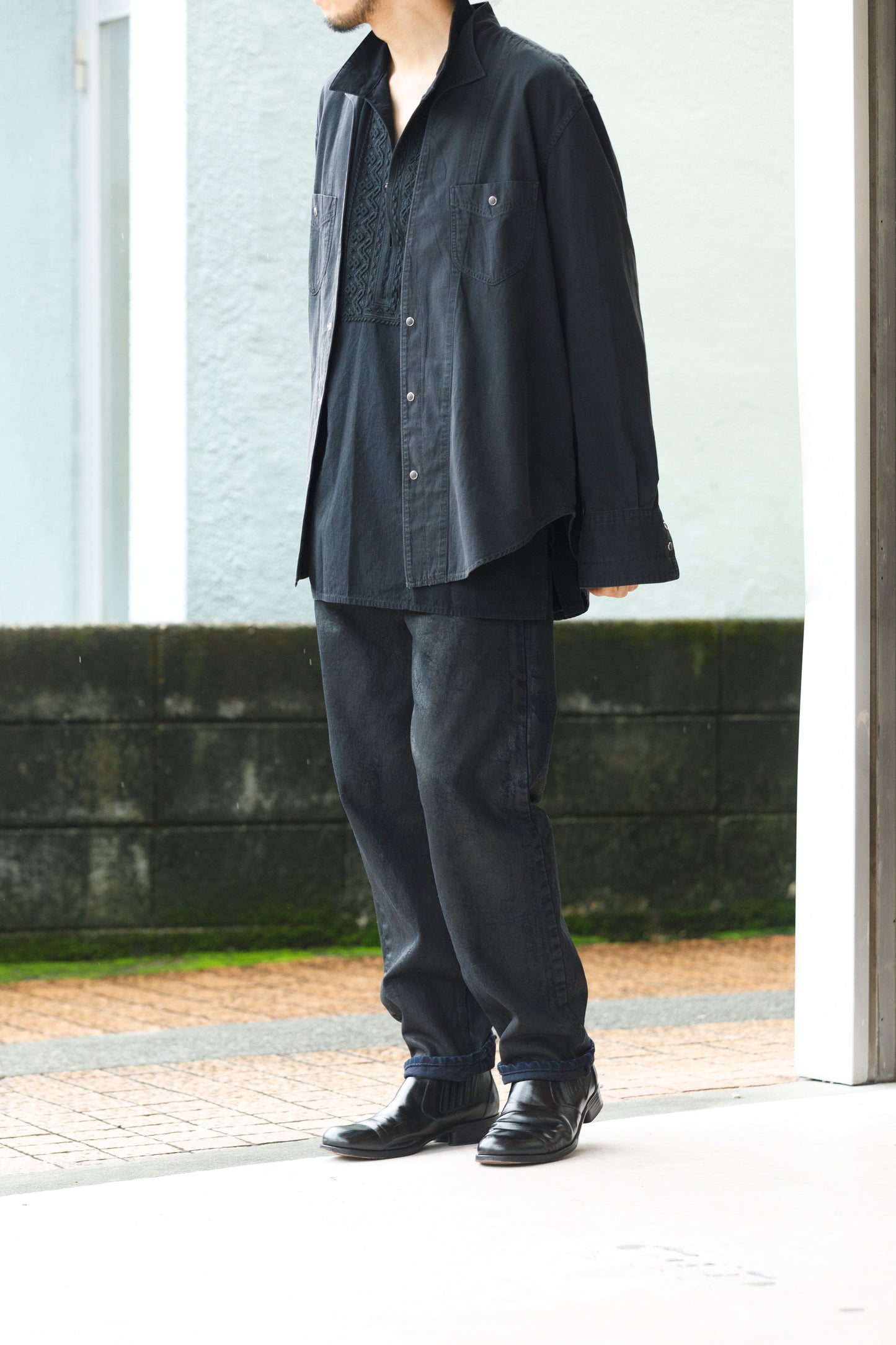 SARTO / LIGHT SELVAGE DENIM WING COLLAR SHIRT - WASHED BLACK