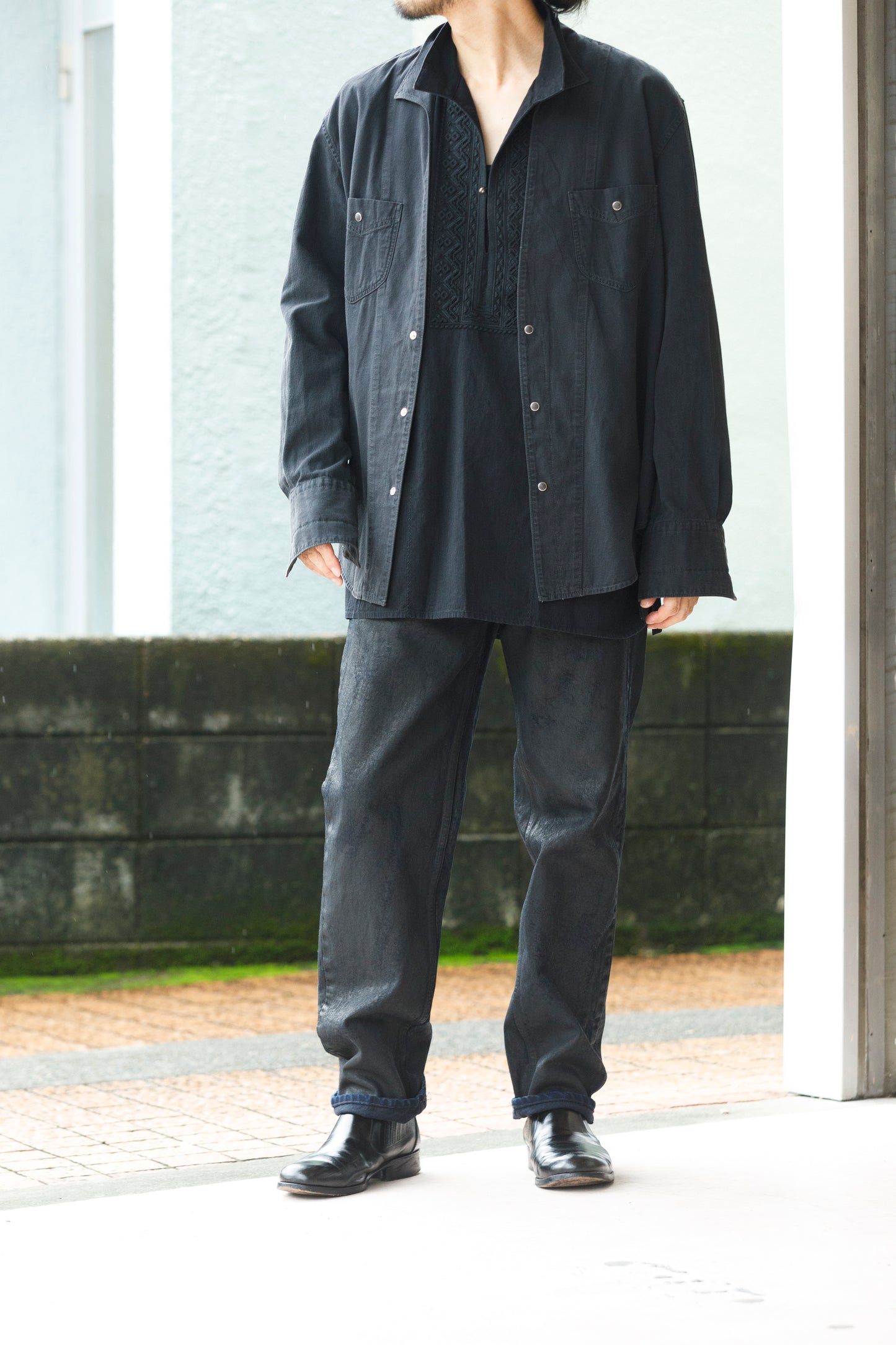 SARTO / LIGHT SELVAGE DENIM WING COLLAR SHIRT - WASHED BLACK