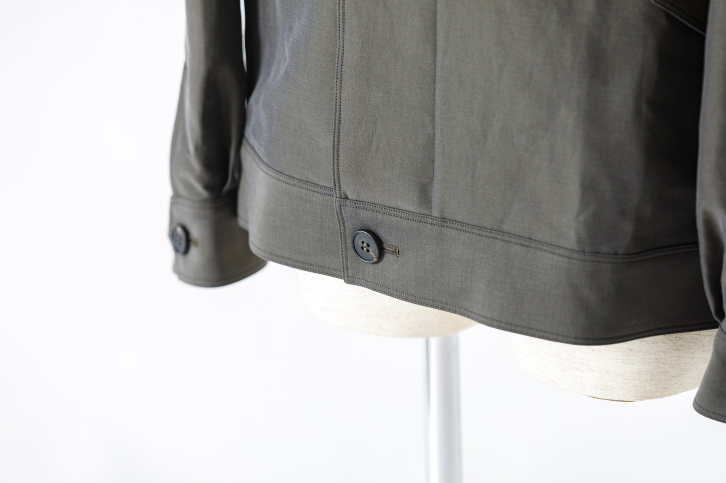 山内 / 26221 シルクコットンクロス・ジップジャケット - KHAKI