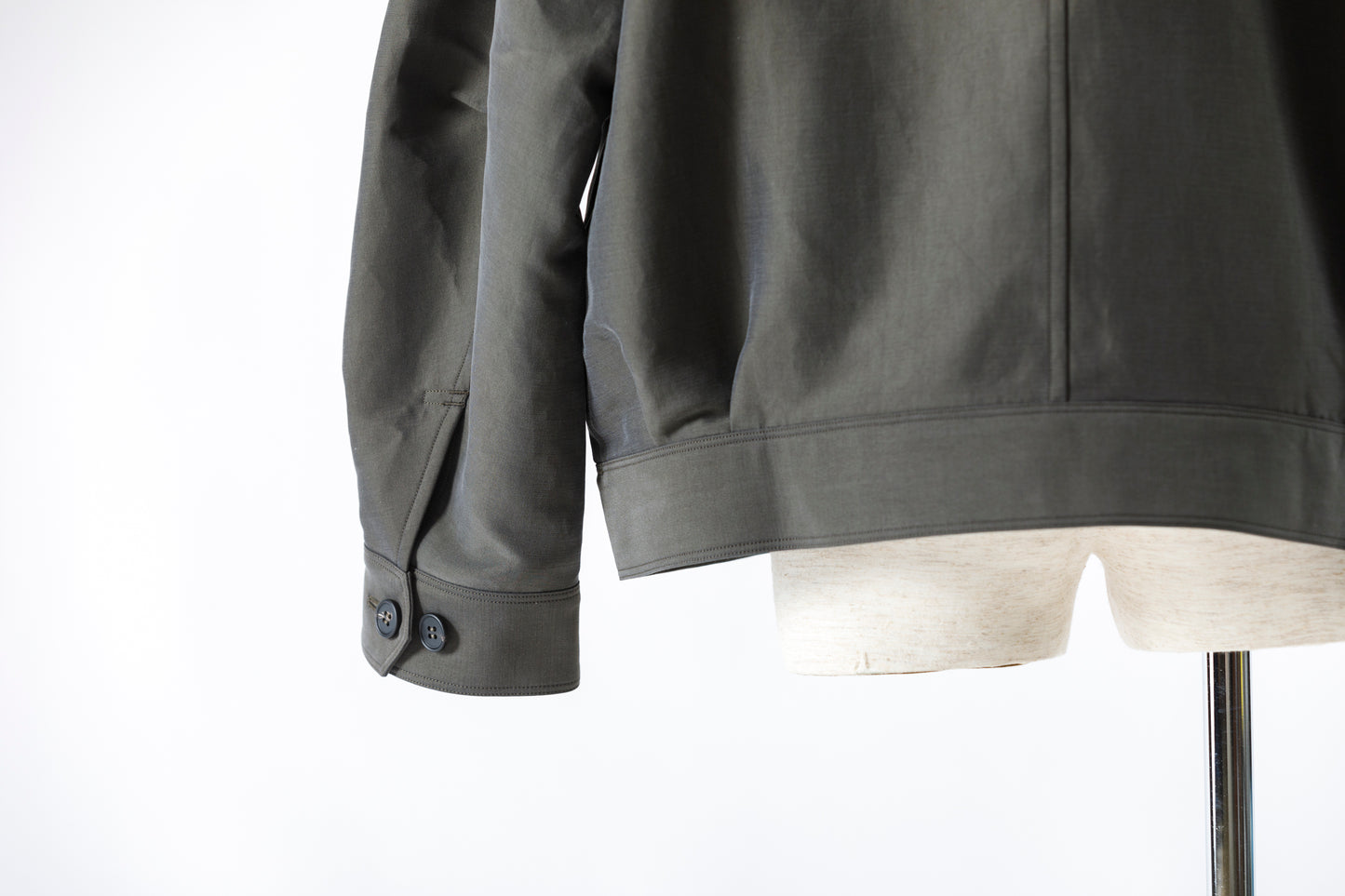 山内 / 26221 シルクコットンクロス・ジップジャケット - KHAKI