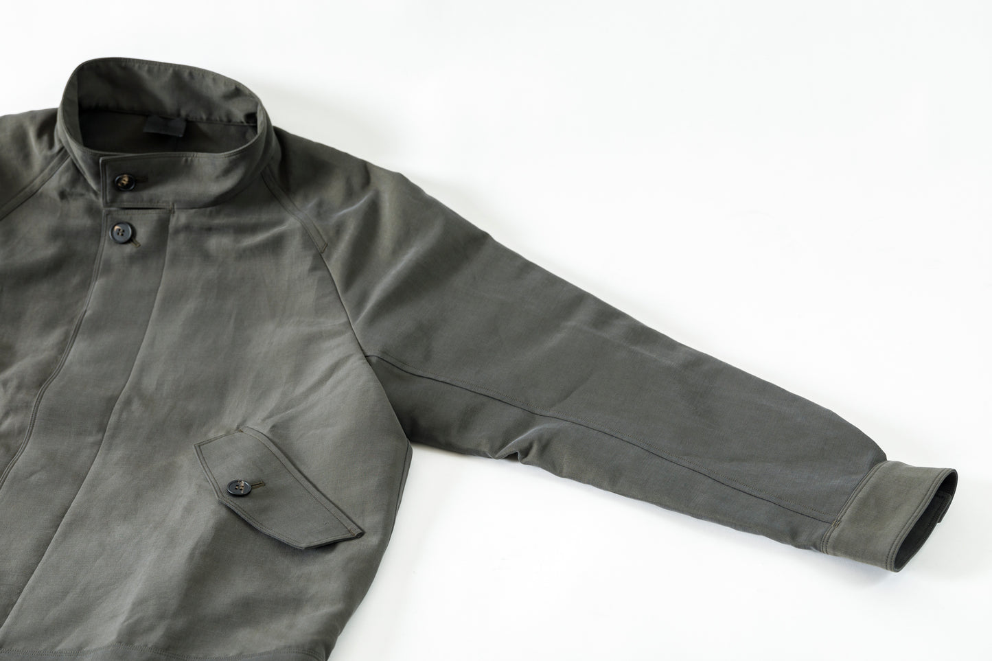 山内 / 26221 シルクコットンクロス・ジップジャケット - KHAKI