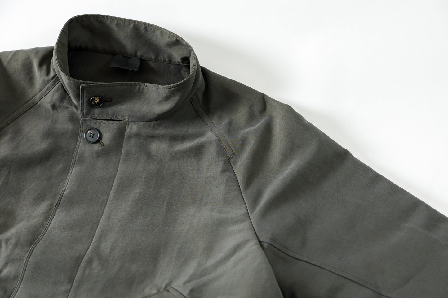 山内 / 26221 シルクコットンクロス・ジップジャケット - KHAKI