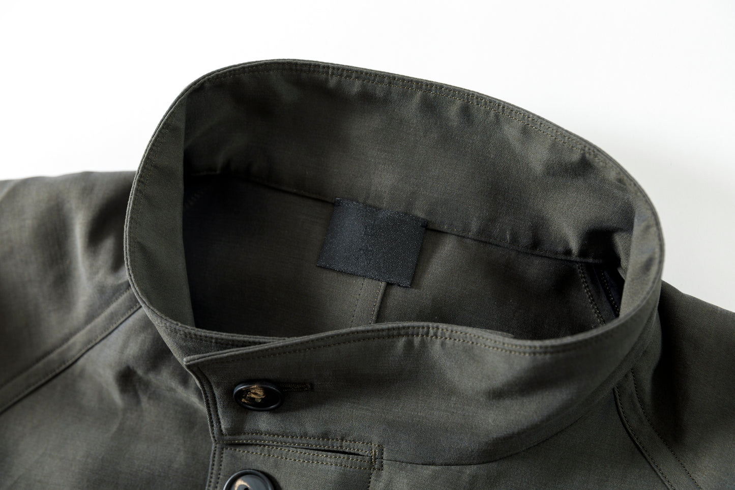 山内 / 26221 シルクコットンクロス・ジップジャケット - KHAKI