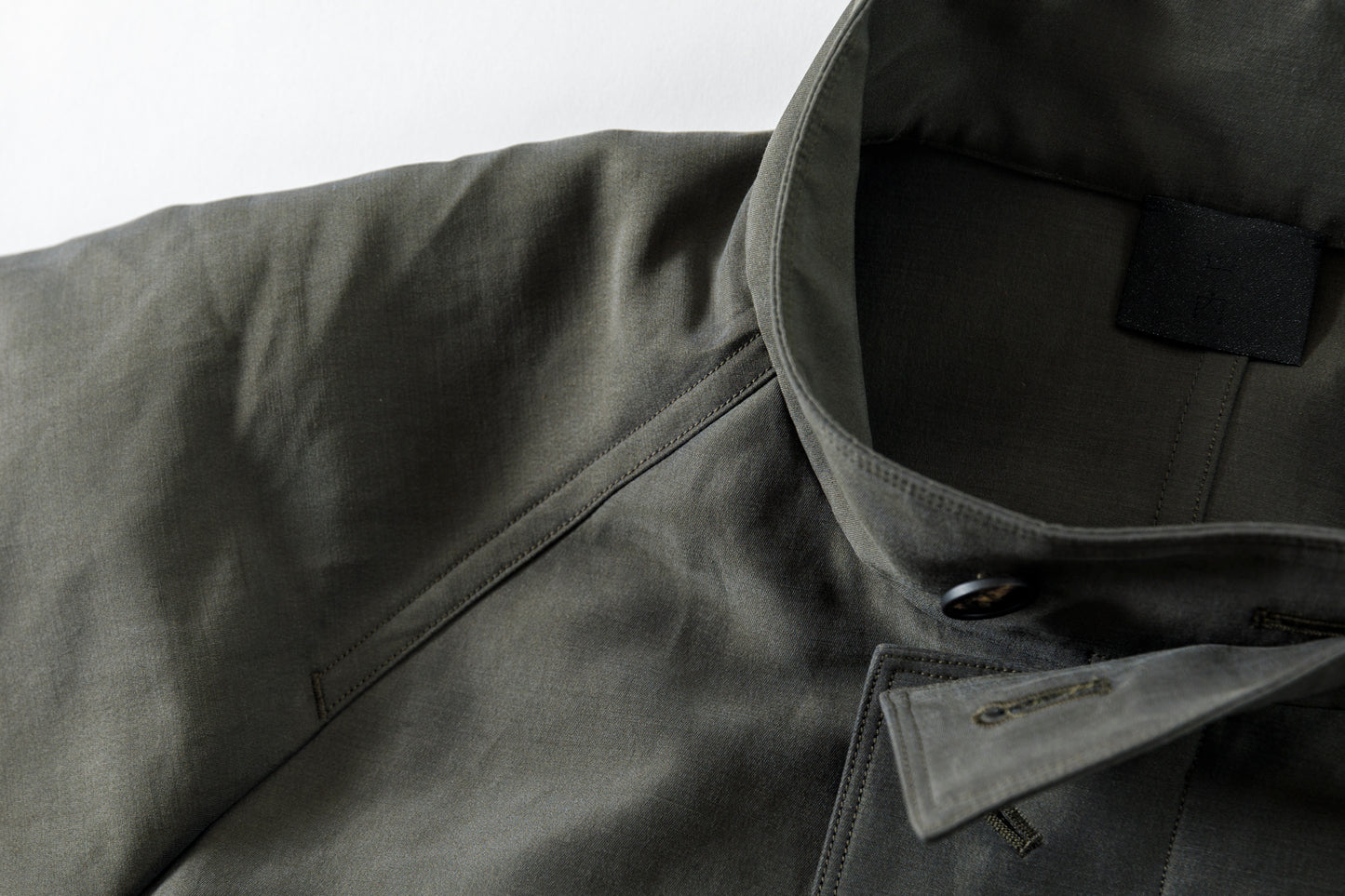 山内 / 26221 シルクコットンクロス・ジップジャケット - KHAKI