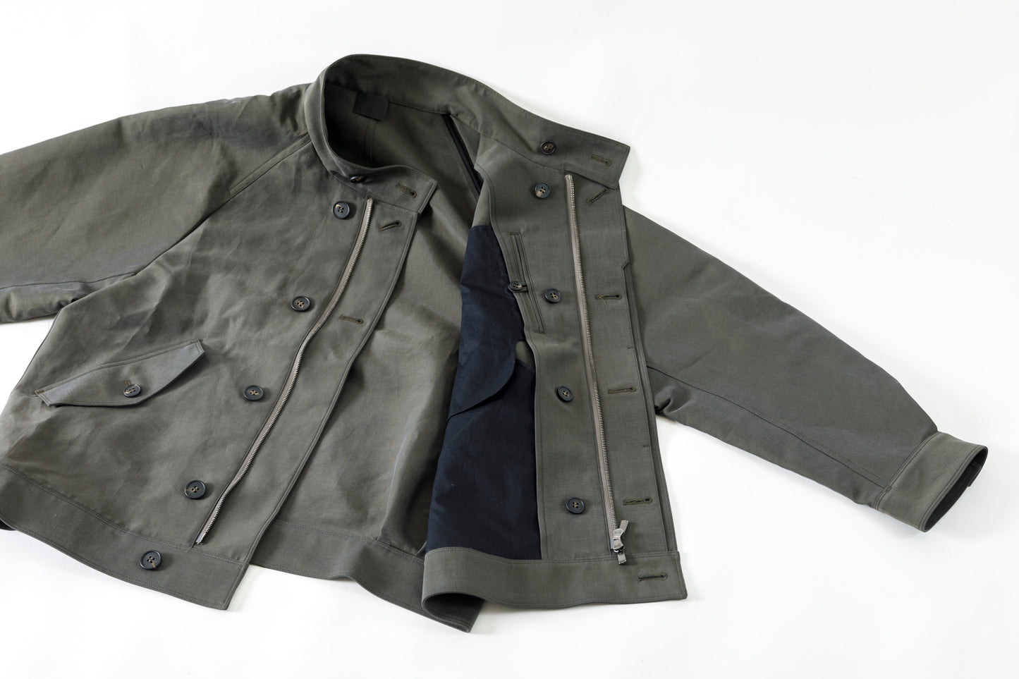 山内 / 26221 シルクコットンクロス・ジップジャケット - KHAKI