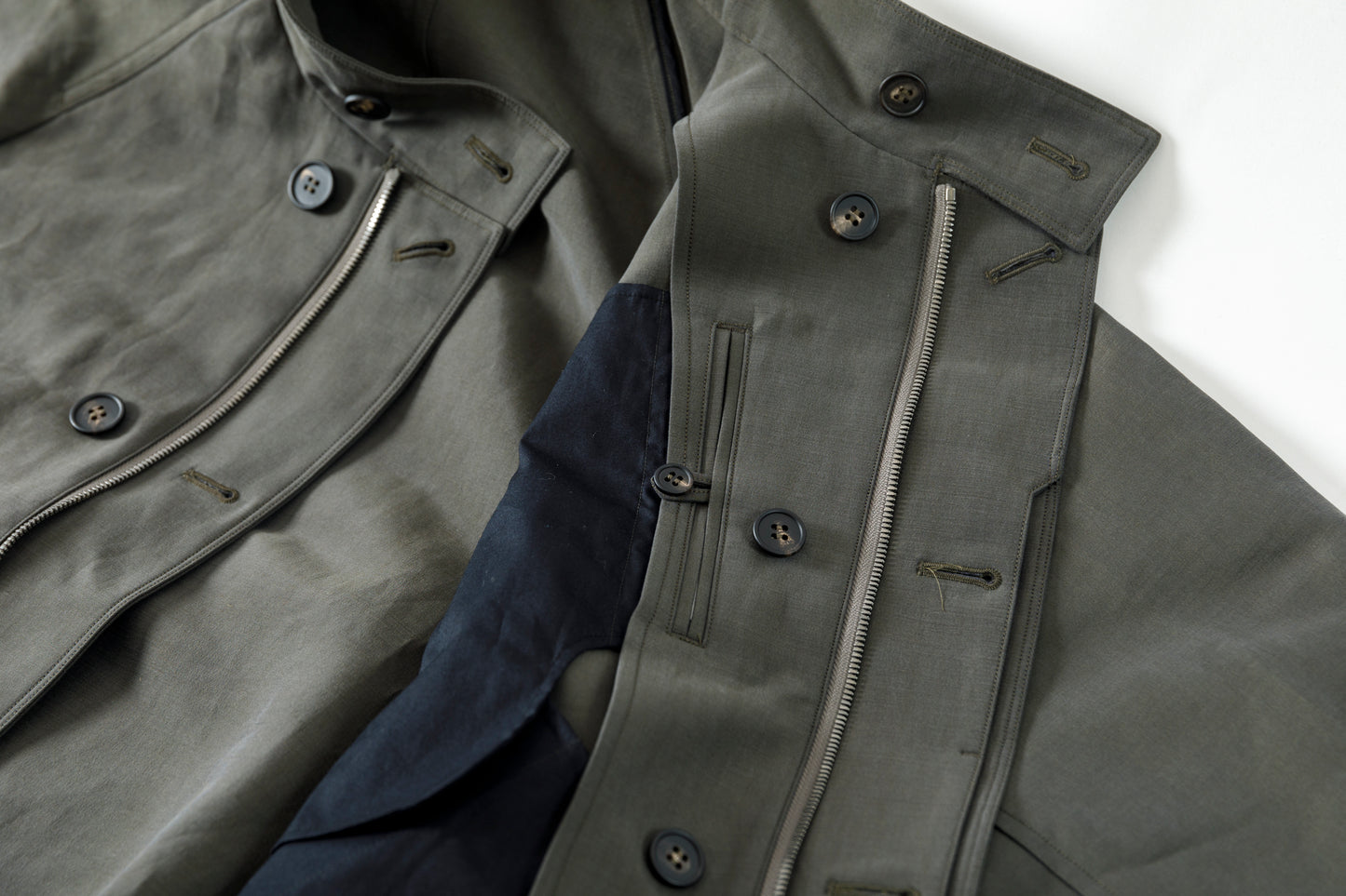 山内 / 26221 シルクコットンクロス・ジップジャケット - KHAKI