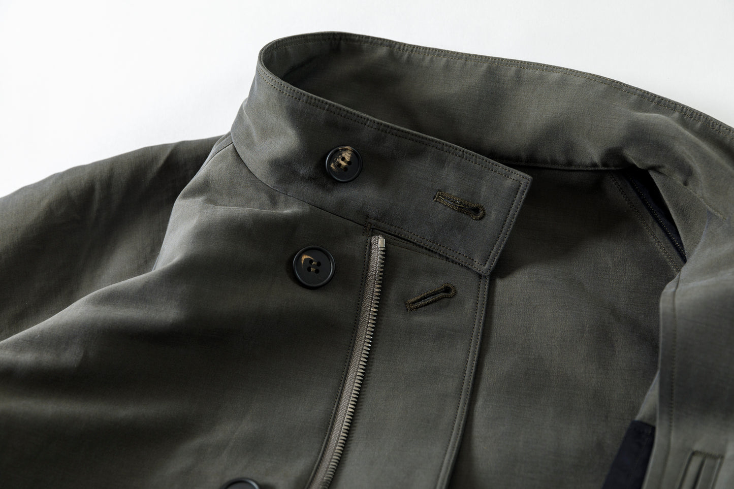 山内 / 26221 シルクコットンクロス・ジップジャケット - KHAKI