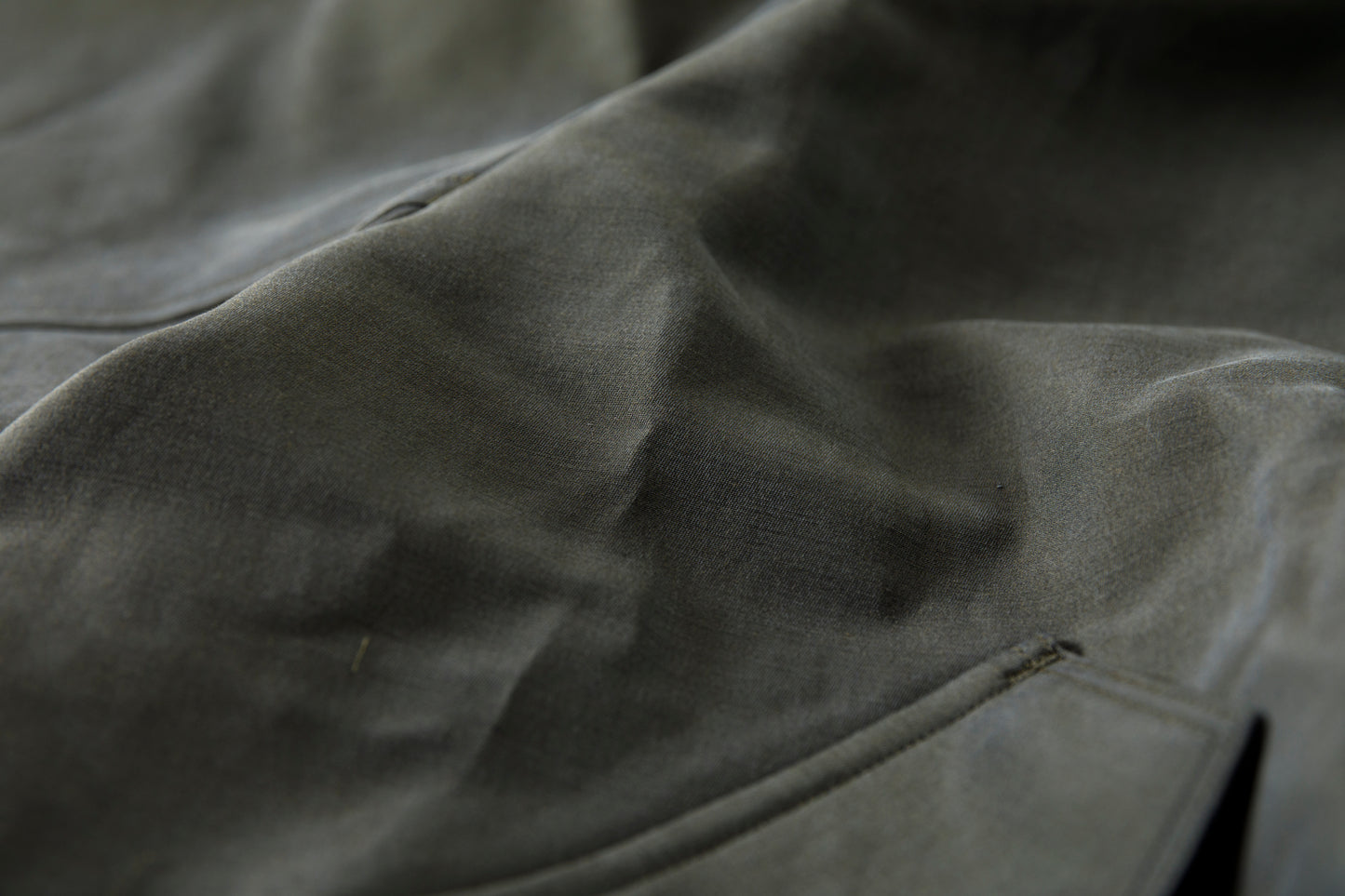山内 / 26221 シルクコットンクロス・ジップジャケット - KHAKI