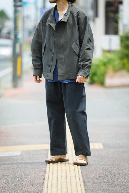 山内 / 26221 シルクコットンクロス・ジップジャケット - KHAKI