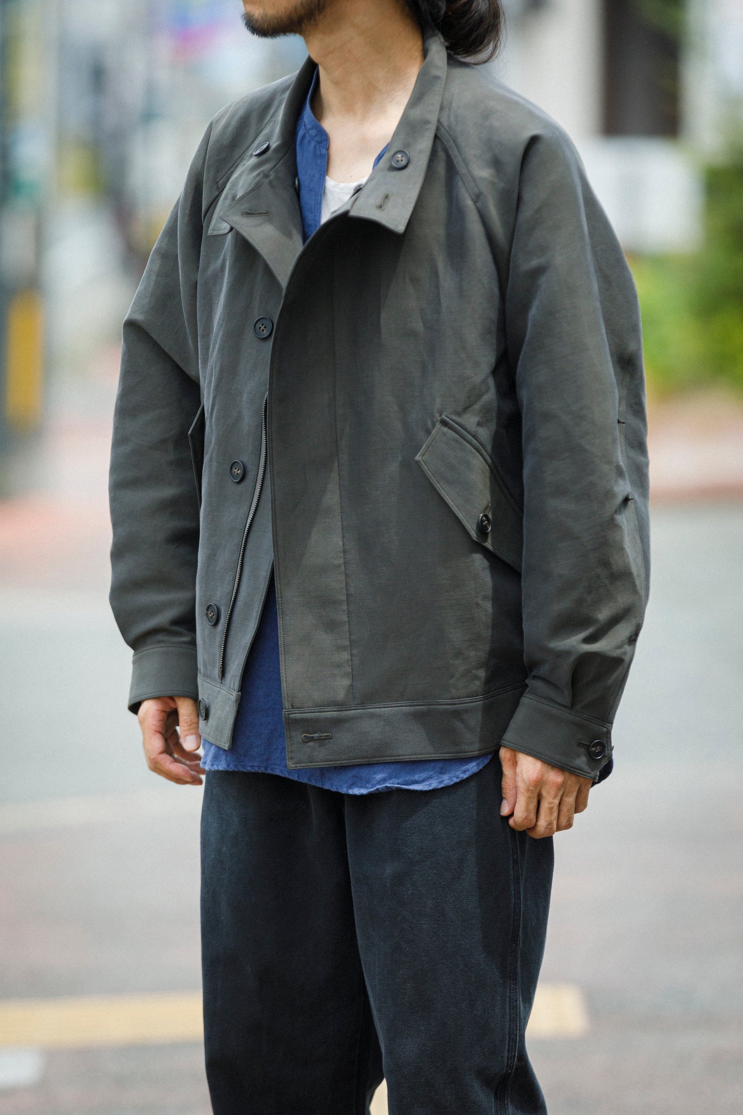 山内 / 26221 シルクコットンクロス・ジップジャケット - KHAKI