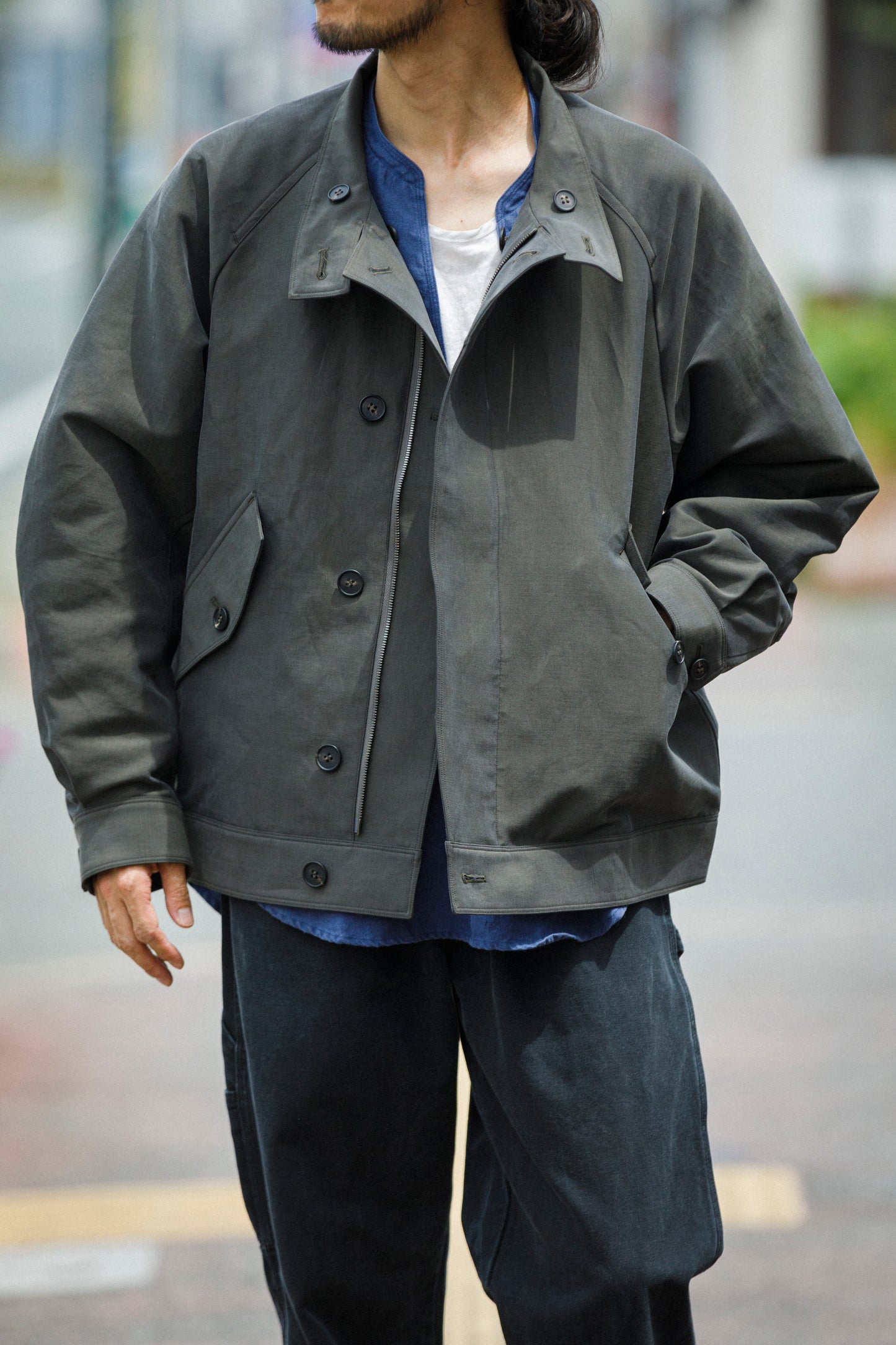 山内 / 26221 シルクコットンクロス・ジップジャケット - KHAKI