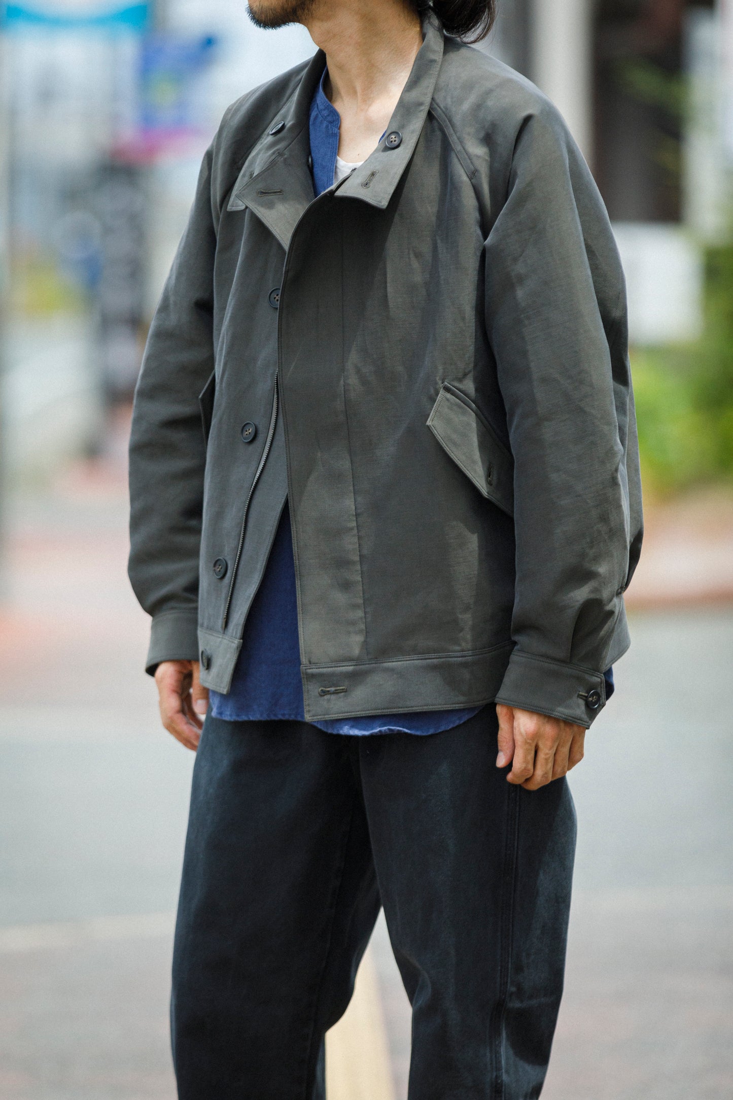 山内 / 26221 シルクコットンクロス・ジップジャケット - KHAKI