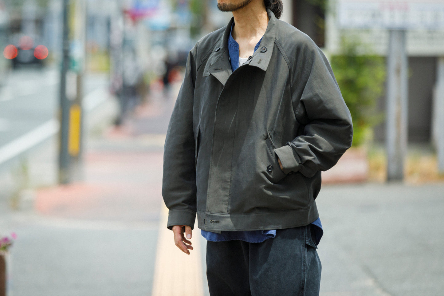 山内 / 26221 シルクコットンクロス・ジップジャケット - KHAKI