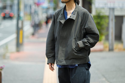 山内 / 26221 シルクコットンクロス・ジップジャケット - KHAKI