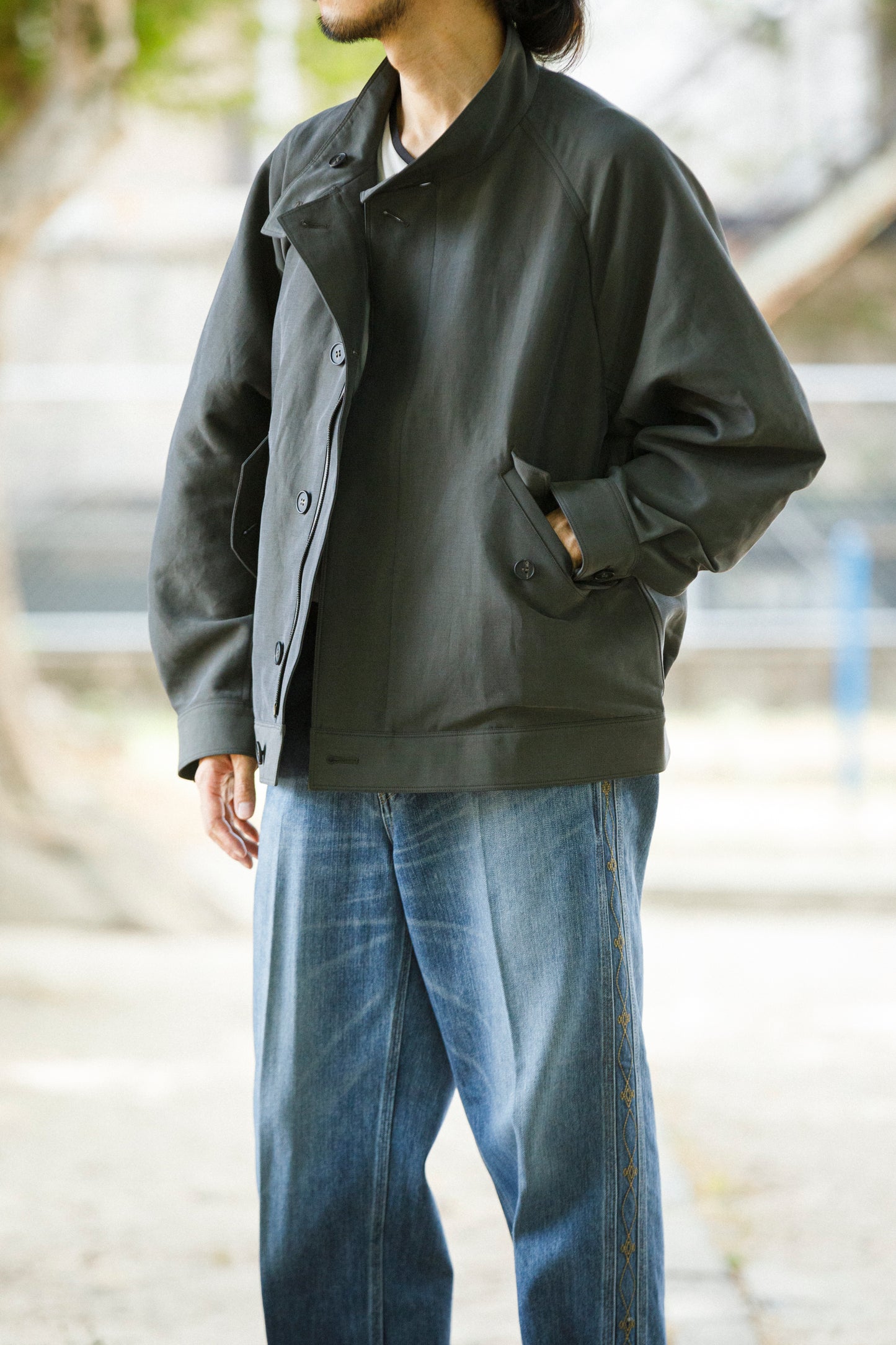 山内 / 26221 シルクコットンクロス・ジップジャケット - KHAKI