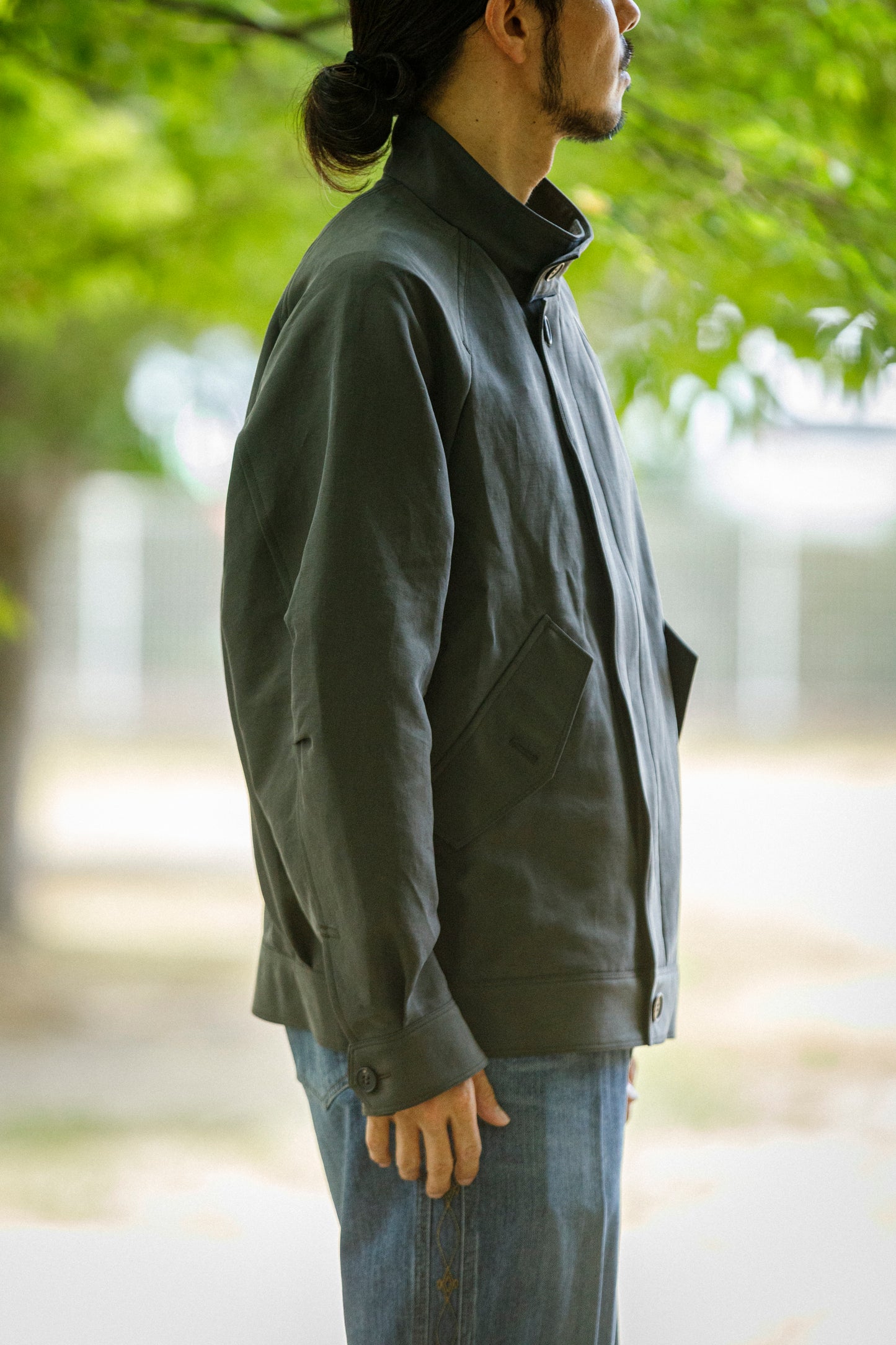 山内 / 26221 シルクコットンクロス・ジップジャケット - KHAKI