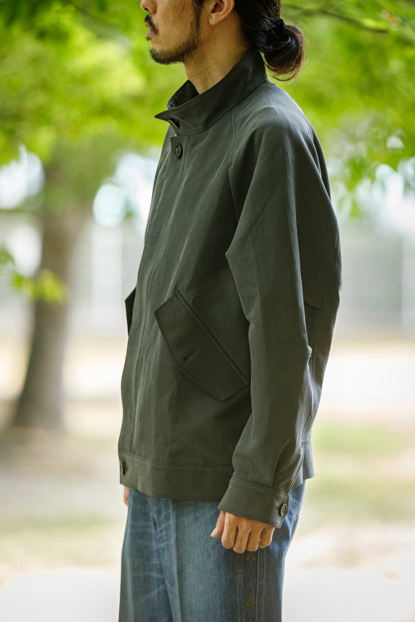山内 / 26221 シルクコットンクロス・ジップジャケット - KHAKI