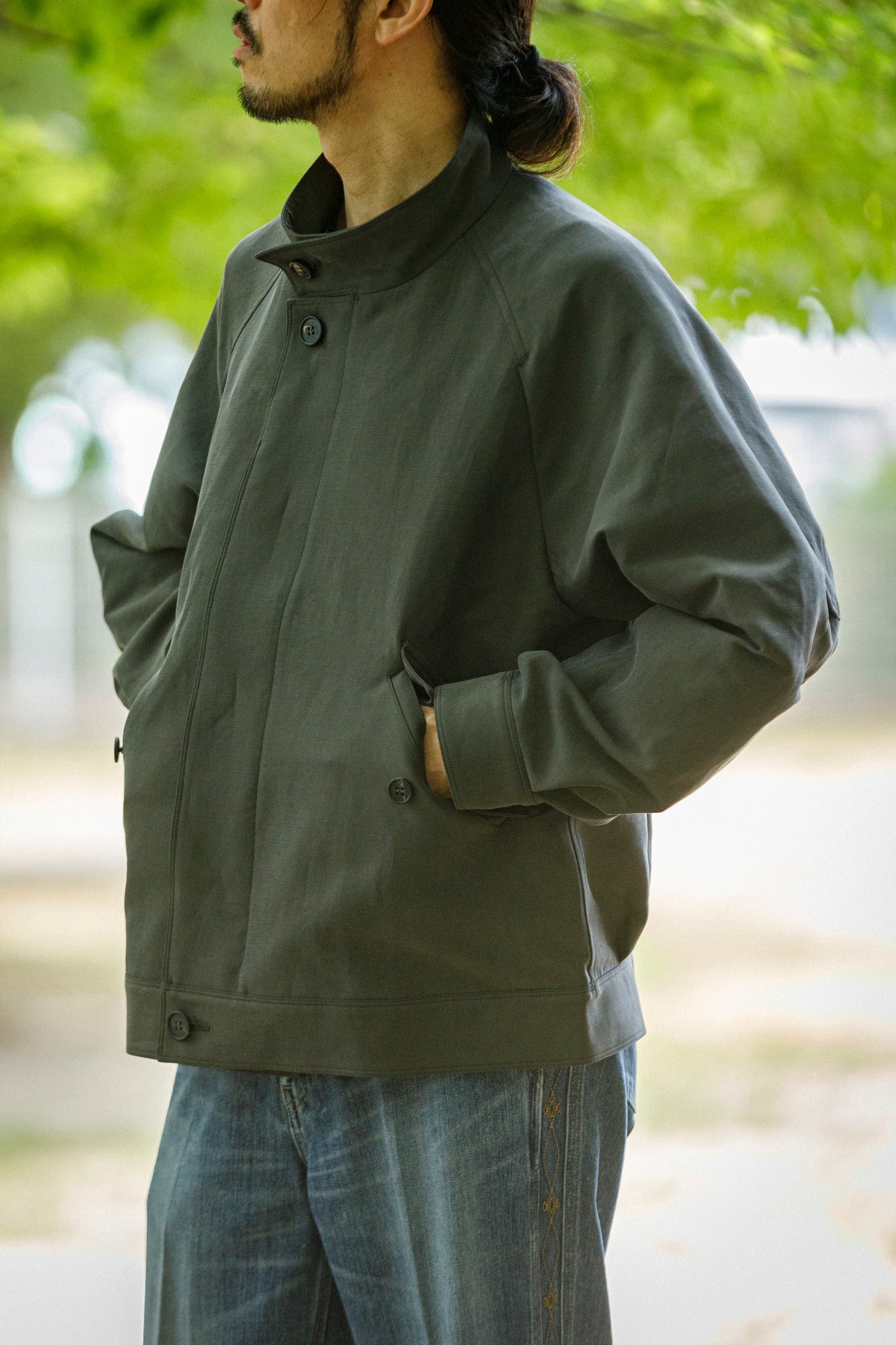 山内 / 26221 シルクコットンクロス・ジップジャケット - KHAKI
