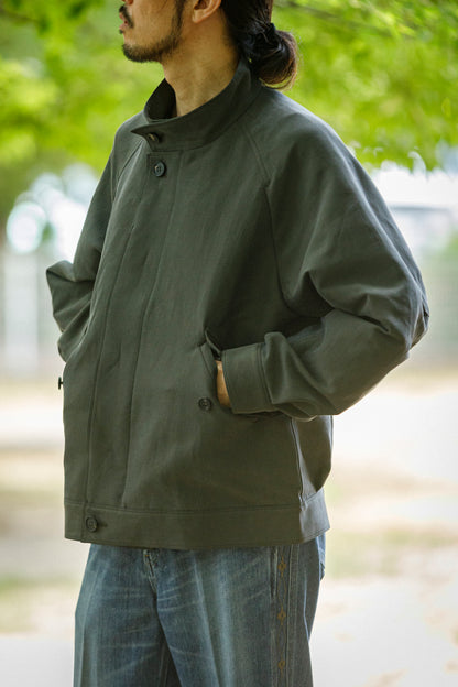 山内 / 26221 シルクコットンクロス・ジップジャケット - KHAKI