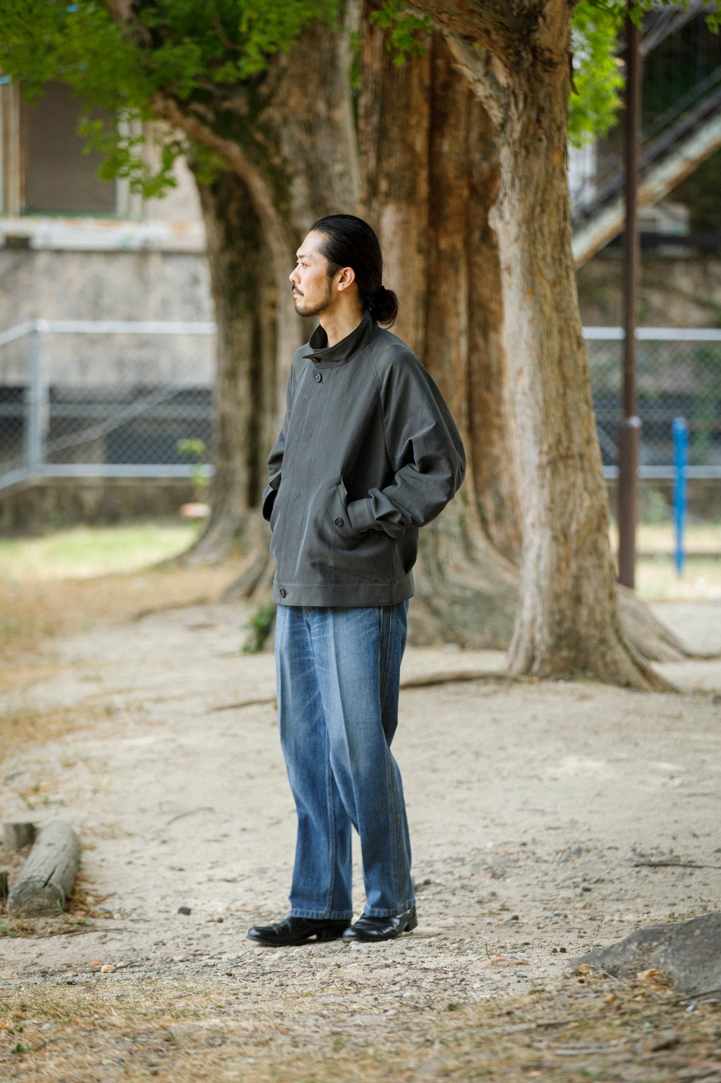山内 / 26221 シルクコットンクロス・ジップジャケット - KHAKI