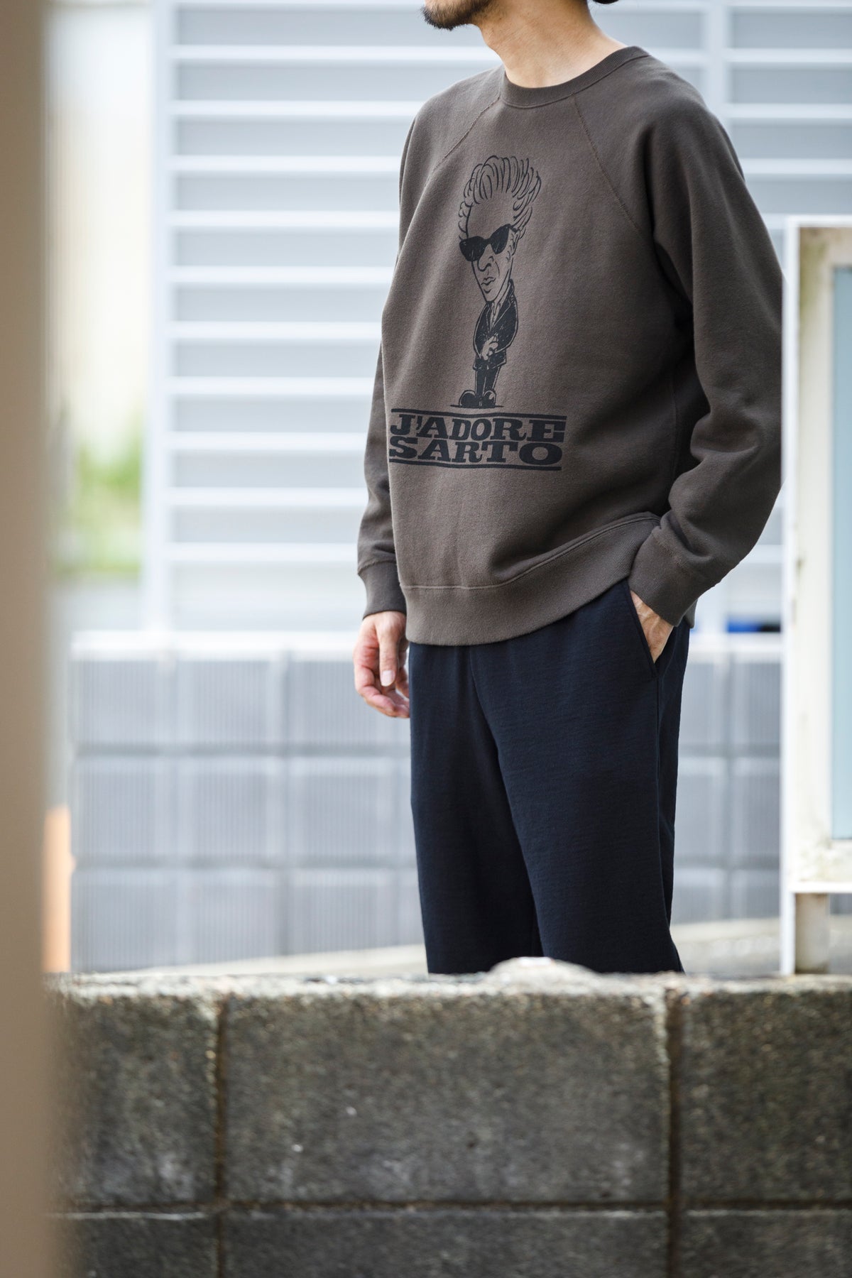 SARTO × J'ADORE GODARD / FILM DIRECTOR CREW NECK L/S - DARK BROWN