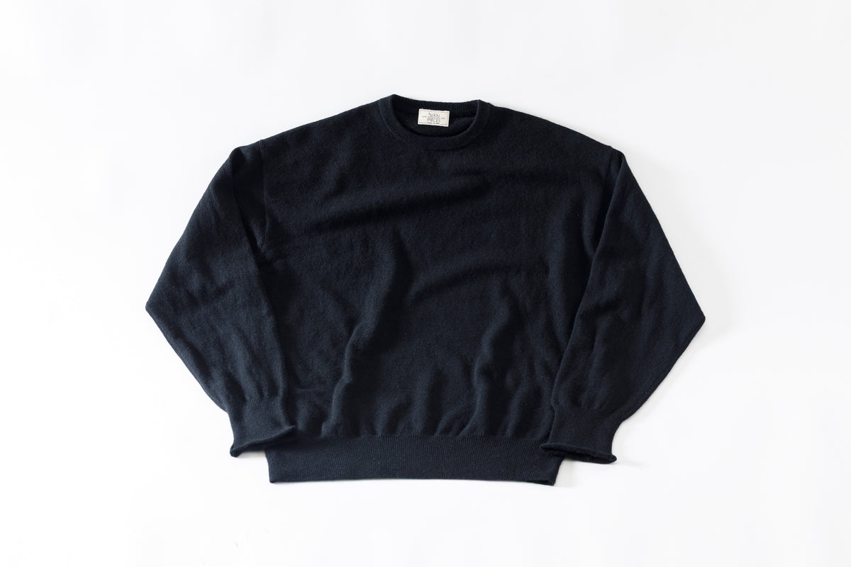 Nikki ESSENTIAL PIECE / Lightweight All-yak Crewneck - Black