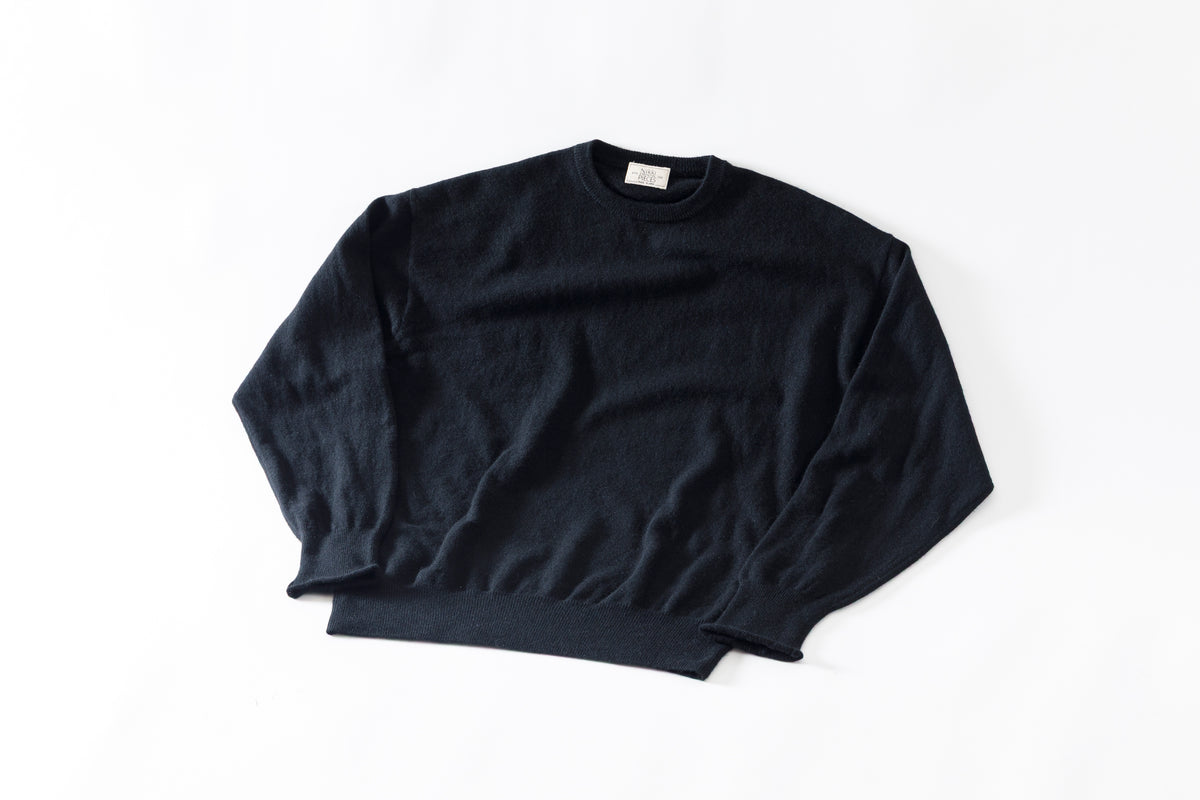 Nikki ESSENTIAL PIECE / Lightweight All-yak Crewneck - Black