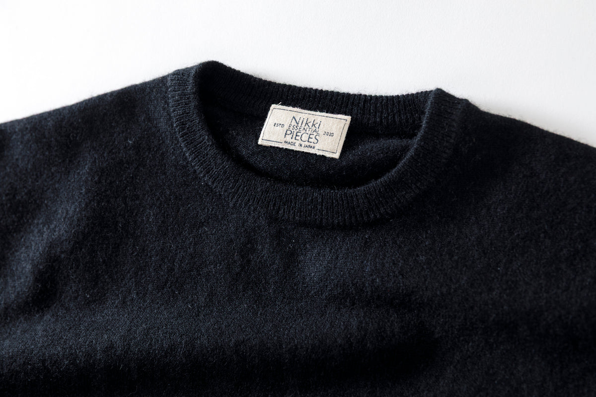 Nikki ESSENTIAL PIECE / Lightweight All-yak Crewneck - Black