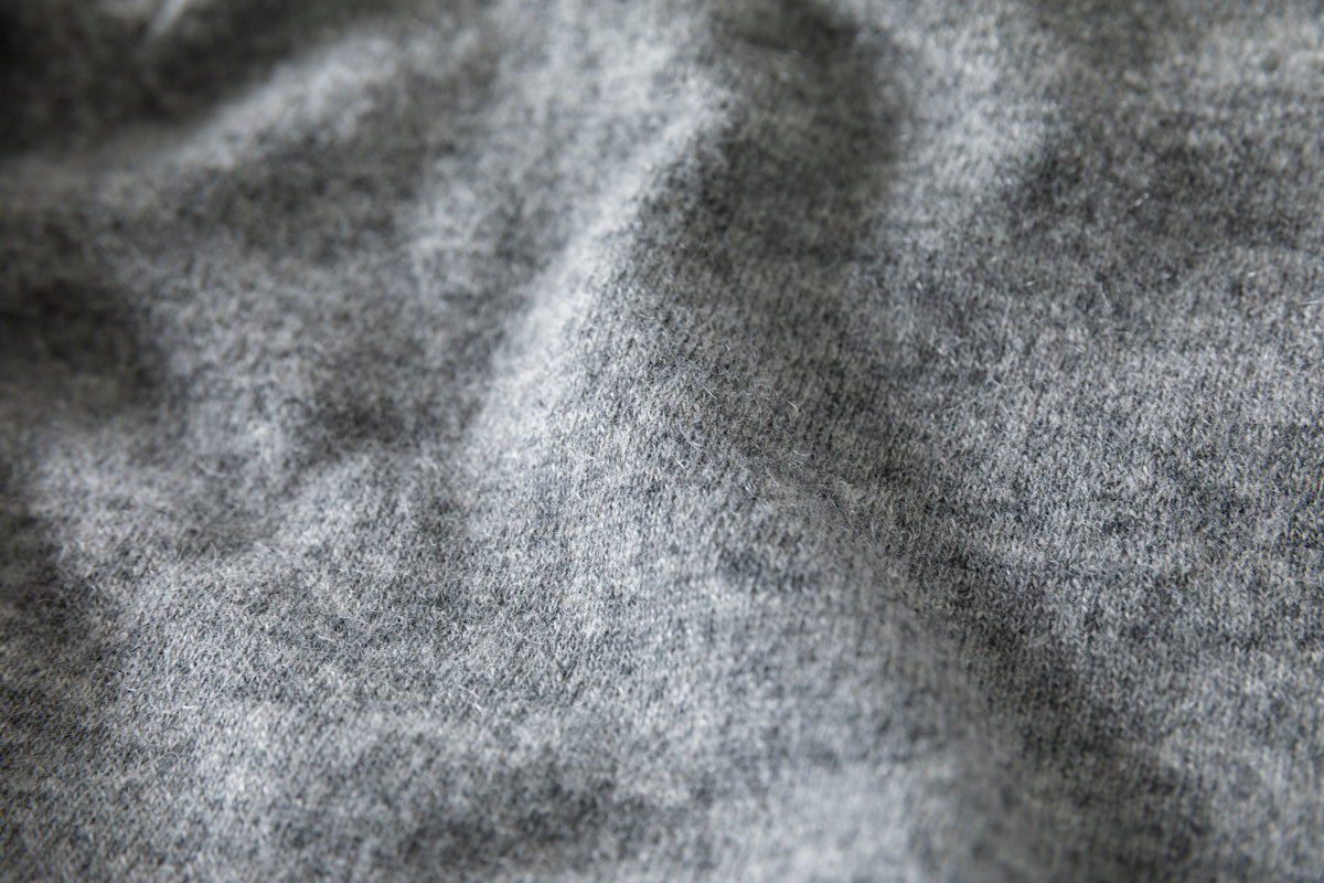 Nikki ESSENTIAL PIECE / Lightweight All-yak Crewneck - Gray
