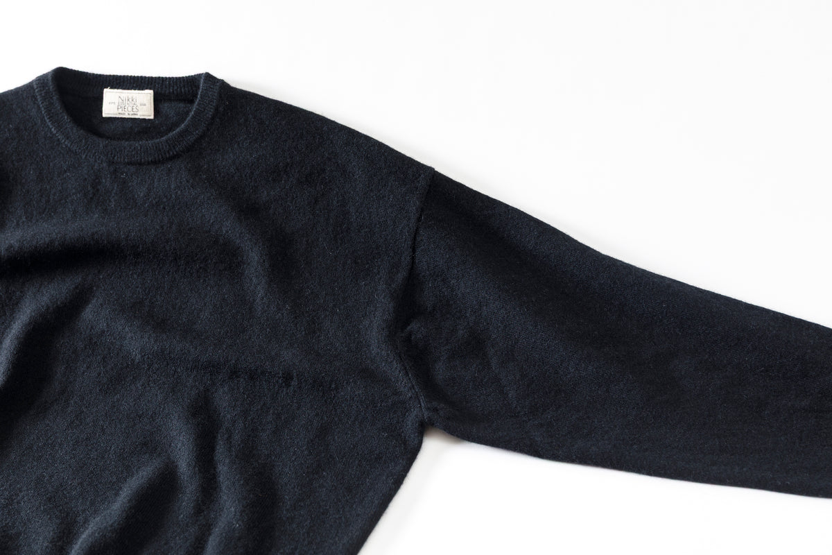 Nikki ESSENTIAL PIECE / Lightweight All-yak Crewneck - Black