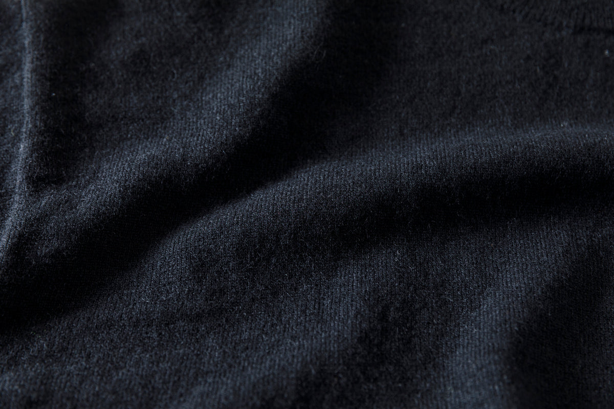 Nikki ESSENTIAL PIECE / Lightweight All-yak Crewneck - Black